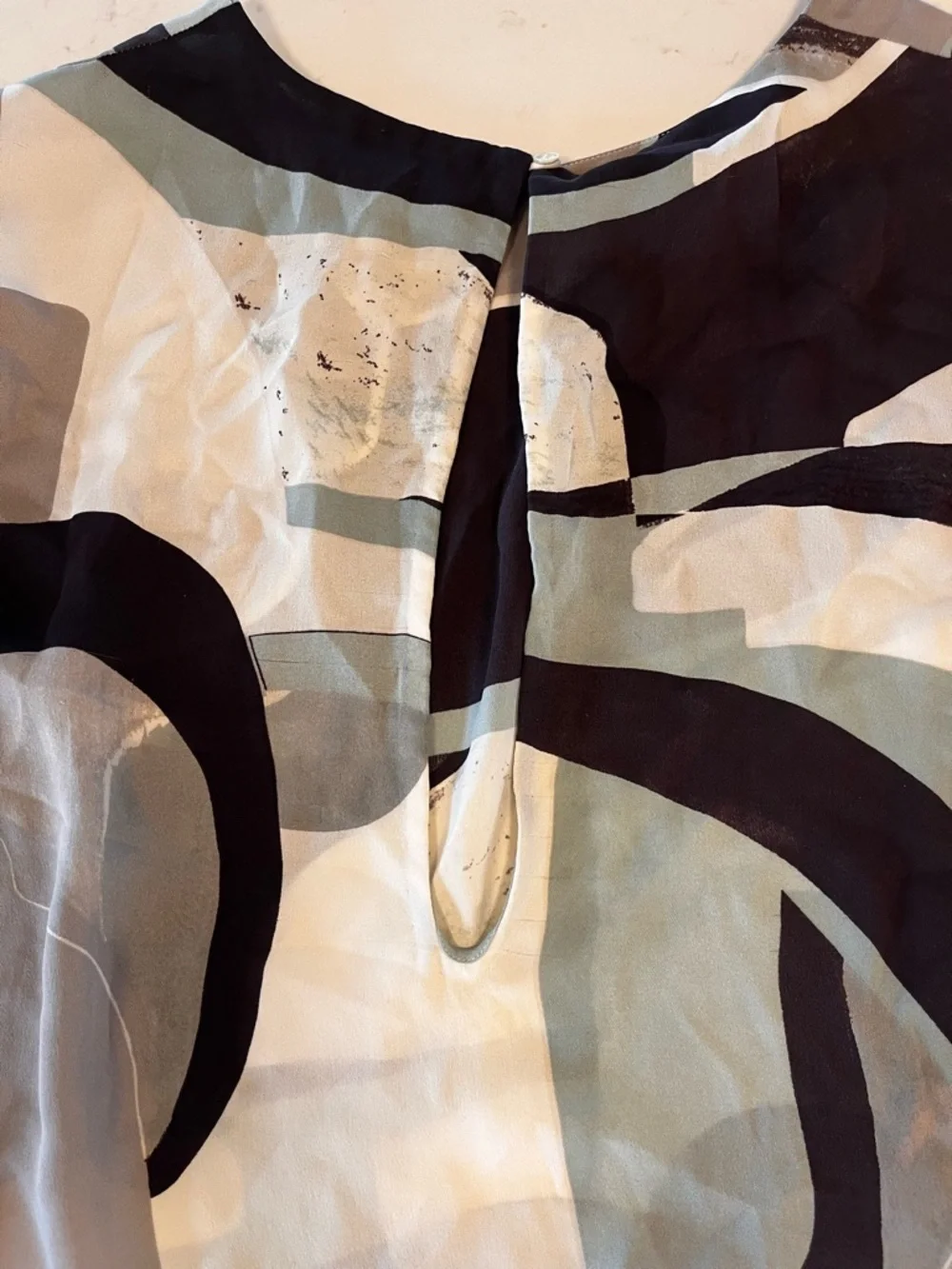 Wilfred 💯% Silk Short Sleeve Abstract Print Blouse (Size Large) - Picture 6 of 10